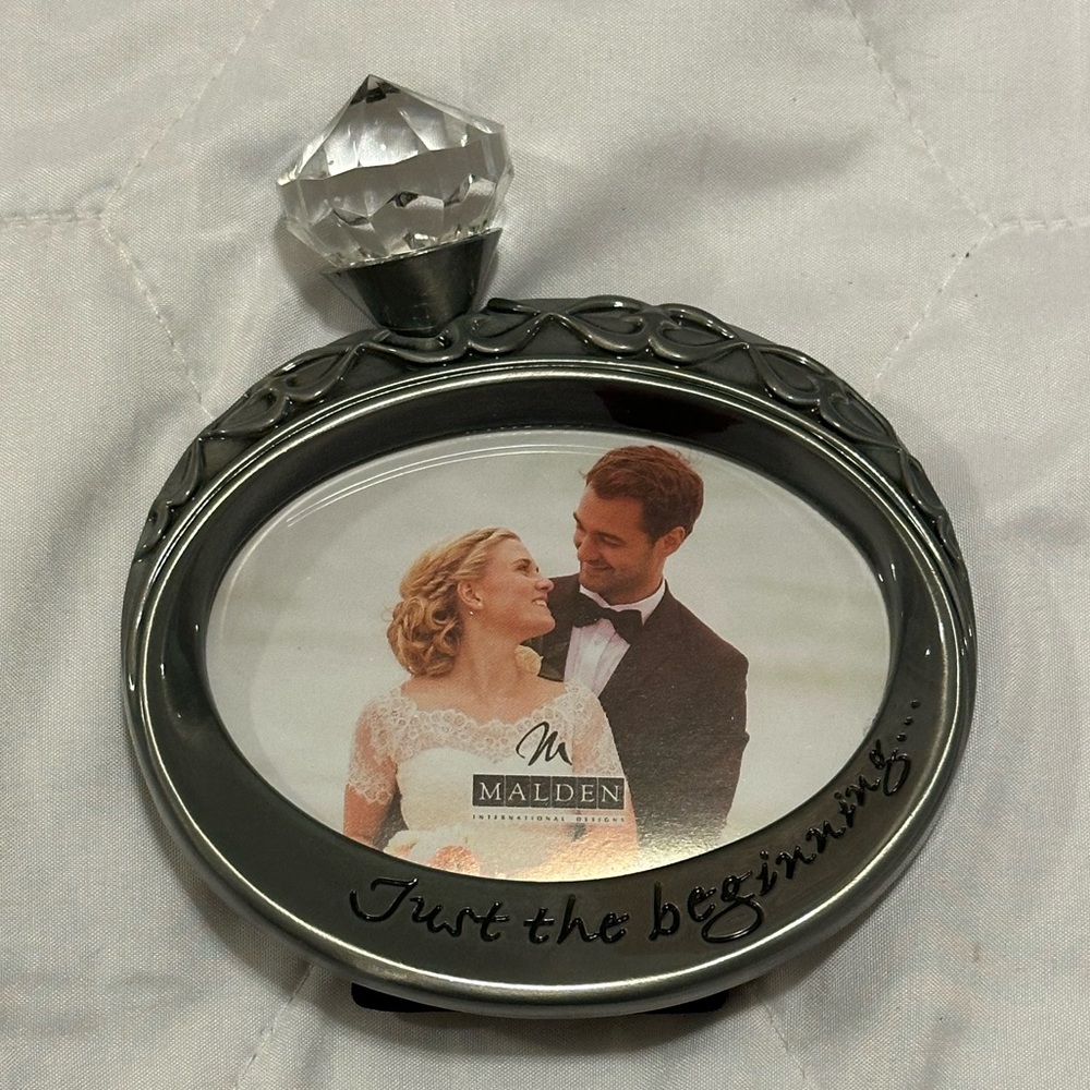 Malden Diamond Ring Picture Frame